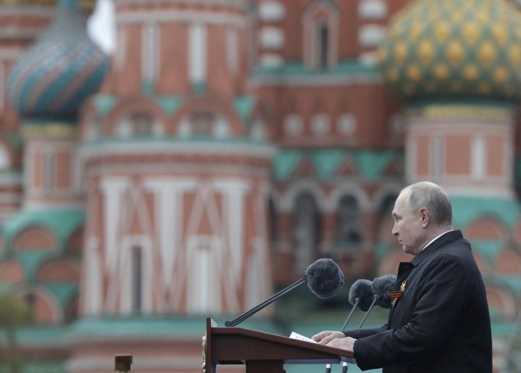 بوتين: عيد النصر كان وسيظل عيدا مقدسا لروسيا ولا مبرر لمن يضع مخططات عدوانية جديدة