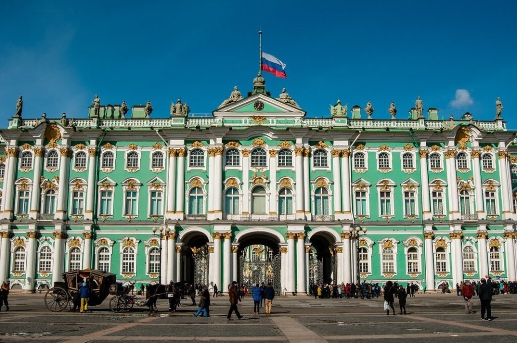 زيارة موقع متحف الارميتاج في روسيا بتقنية 360 درجة من منزلك