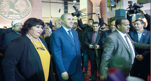وزيرة الثقافة المصرية تزور الجناح الروسي معرض القاهرة للكتاب 2018